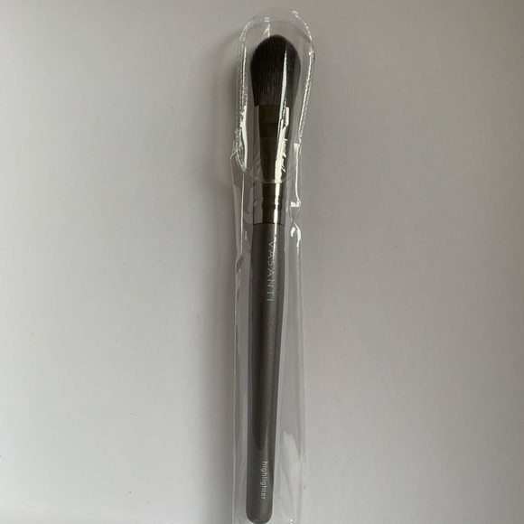 2 for $15 Vasanti Highlighter brush - Picture 2 of 2